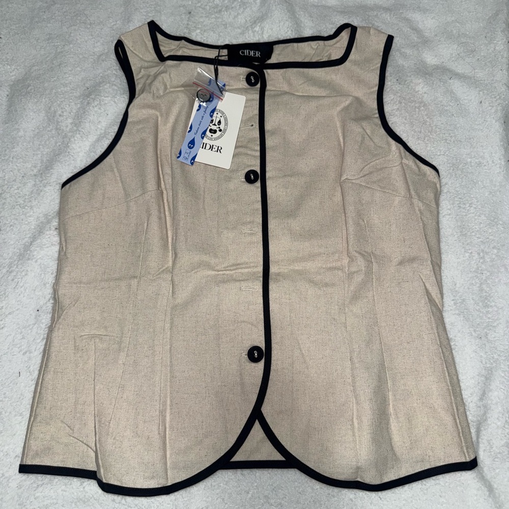 Cider Cream Sleeveless Peplum Top with Black Piping - Picture 4 of 5